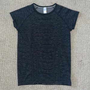black/gray ivivva short sleeve top